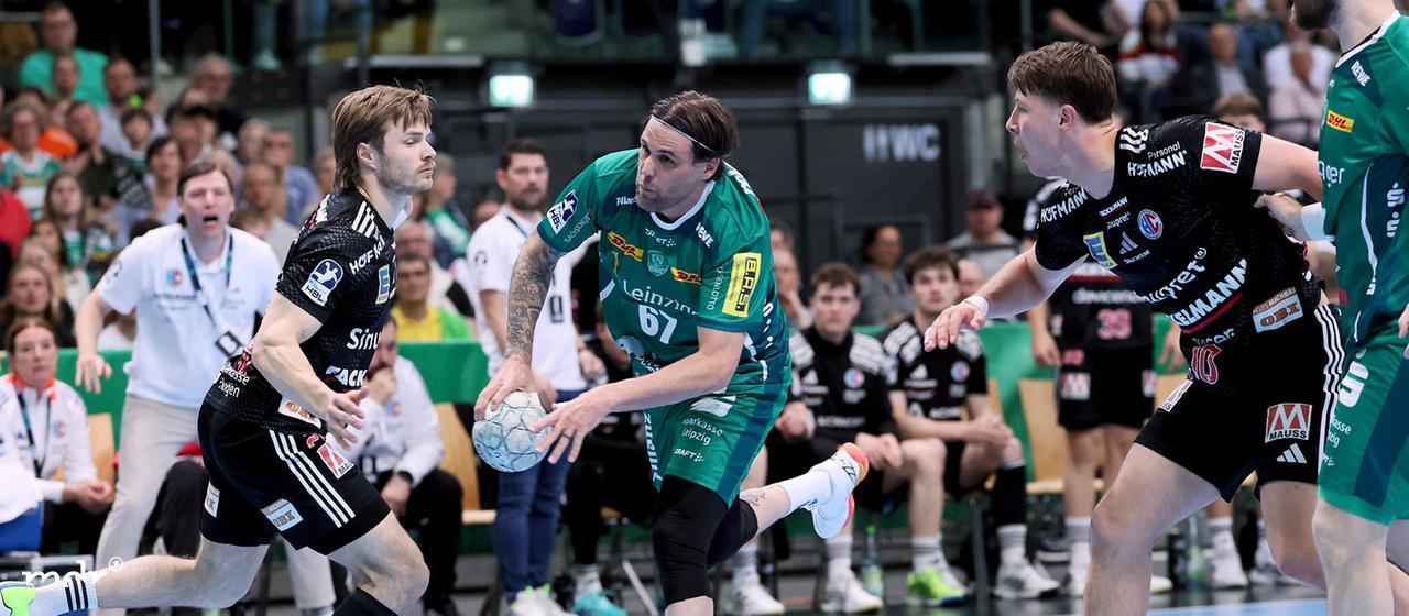 Dean Bombac (67, DHfK) in action