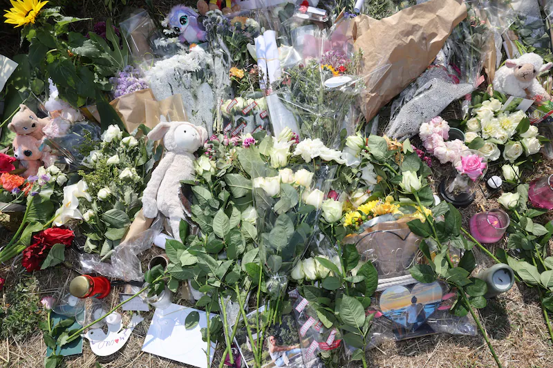 Op de plaats van het ongeval kwamen heel wat cafeterias en nabestaanden bloemen neerleggen.