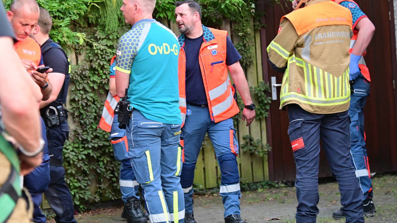 A person jumped from a hot air balloon in Zundert on Saturday evening (photo: Perry Roovers / Heitink Press Agency). 