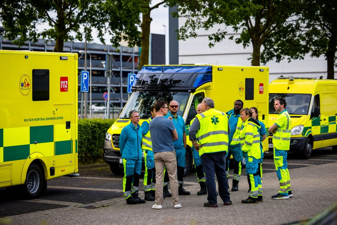 Belgian ambulances are also ready at Eindhoven air base for the arrival of the people on board the Hondius. (Photo: ANP / Rob Engelaar.)