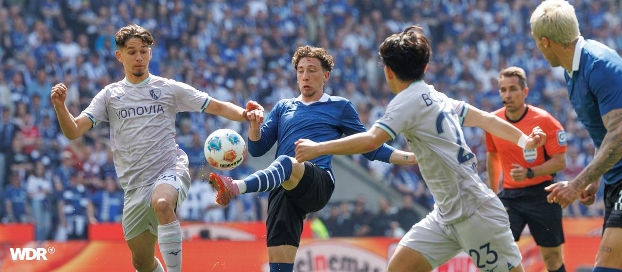 Jannik Rochelt fighting for the ball with Cajetan Lenz and Koji Miyoshi 