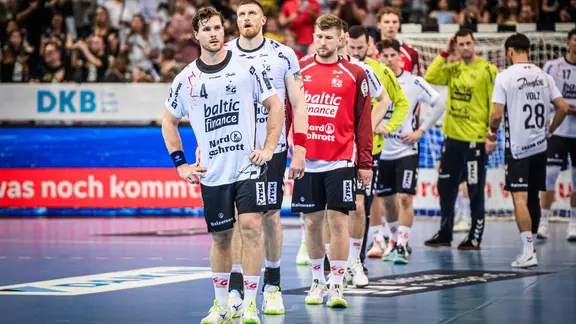 The SG handball players after the defeat at TVB Stuttgart | IMAGO/Eibner The SG handball players after the defeat at TVB Stuttgart