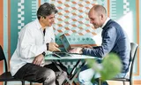 Amir (l) talking to recruiter Raphaël Nouwen.