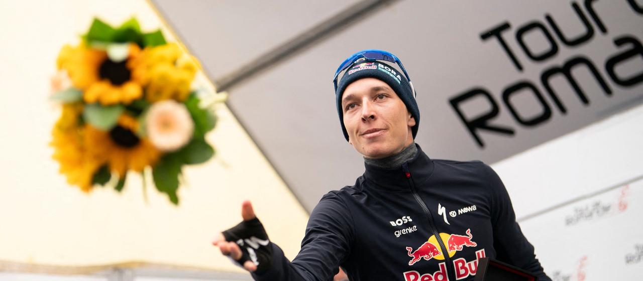 Florian Lipowitz at the Tour de Romandie awards ceremony