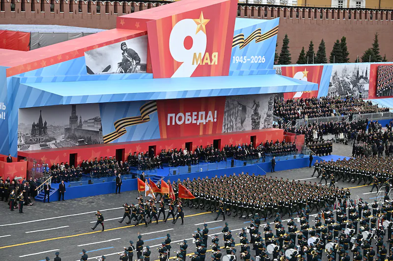 A picture of the parade on the Rode Plein before the vandaag.