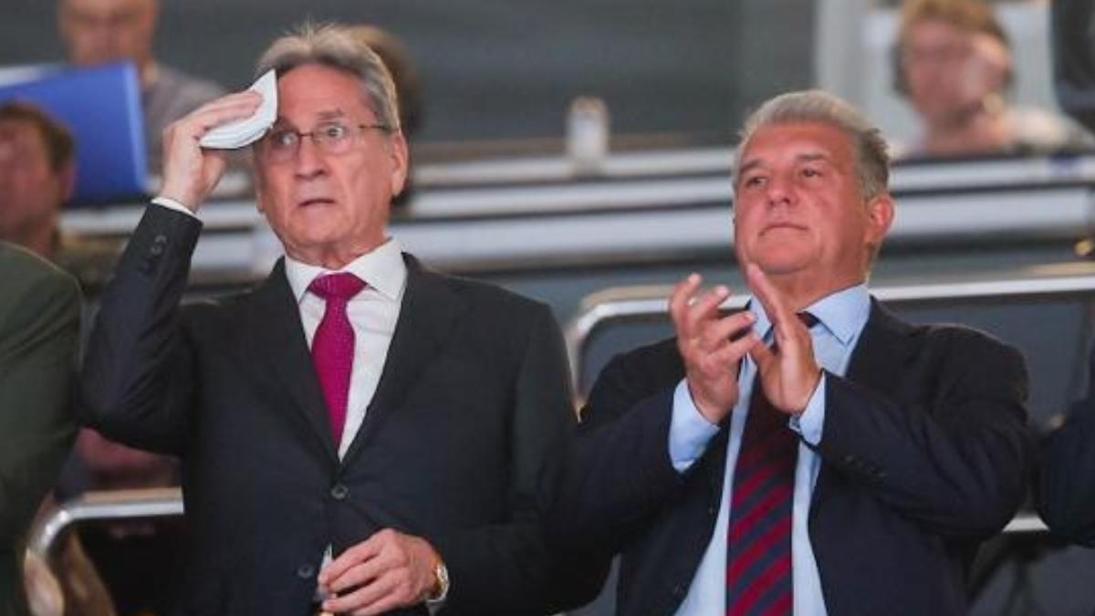 Valero Rivera, with Joan Laporta in the Palau box