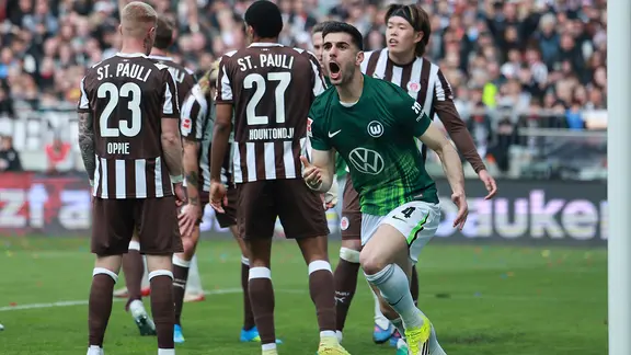 Wolfsburg's Konstantinos Koulierakis celebrates his goal