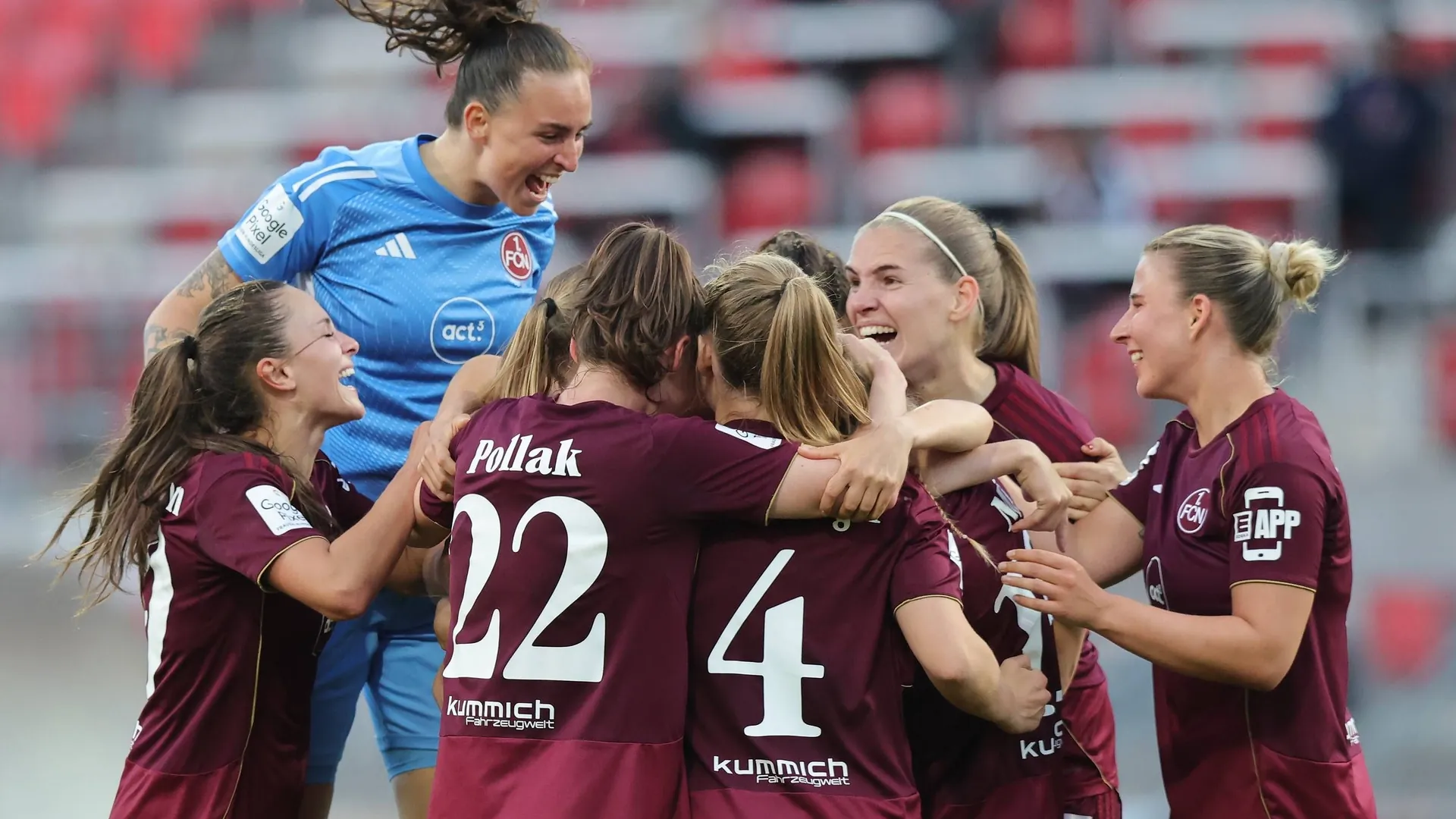 The "Club"-Women cheer: They will also play in the upper house of football next season. The "Club"-Women cheer: They will also play in the upper house of football next season.