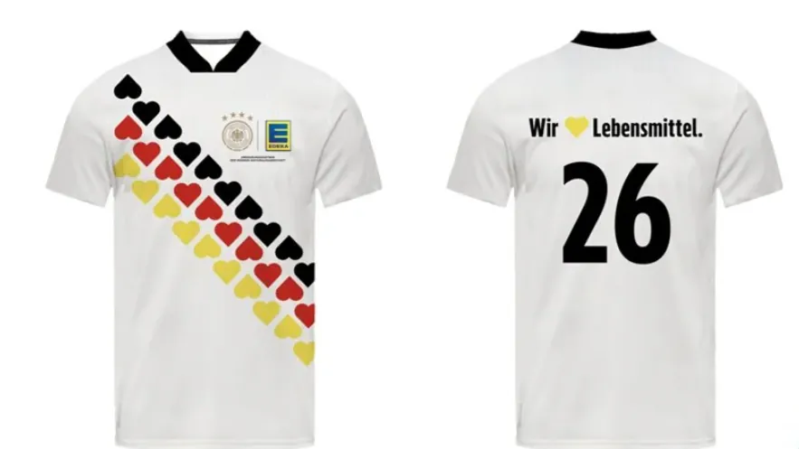 This is what the Edeka fan shirt looks like. This is what the Edeka fan shirt looks like.