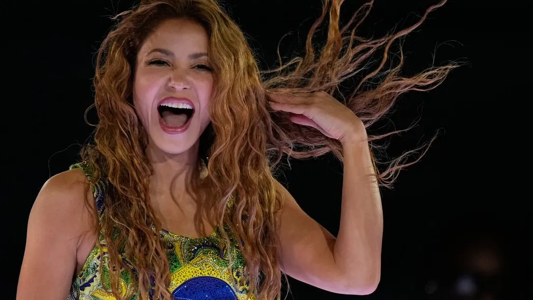 Outfit number three of ten: Shakira dressed up. Outfit number three of ten: Shakira dressed up.