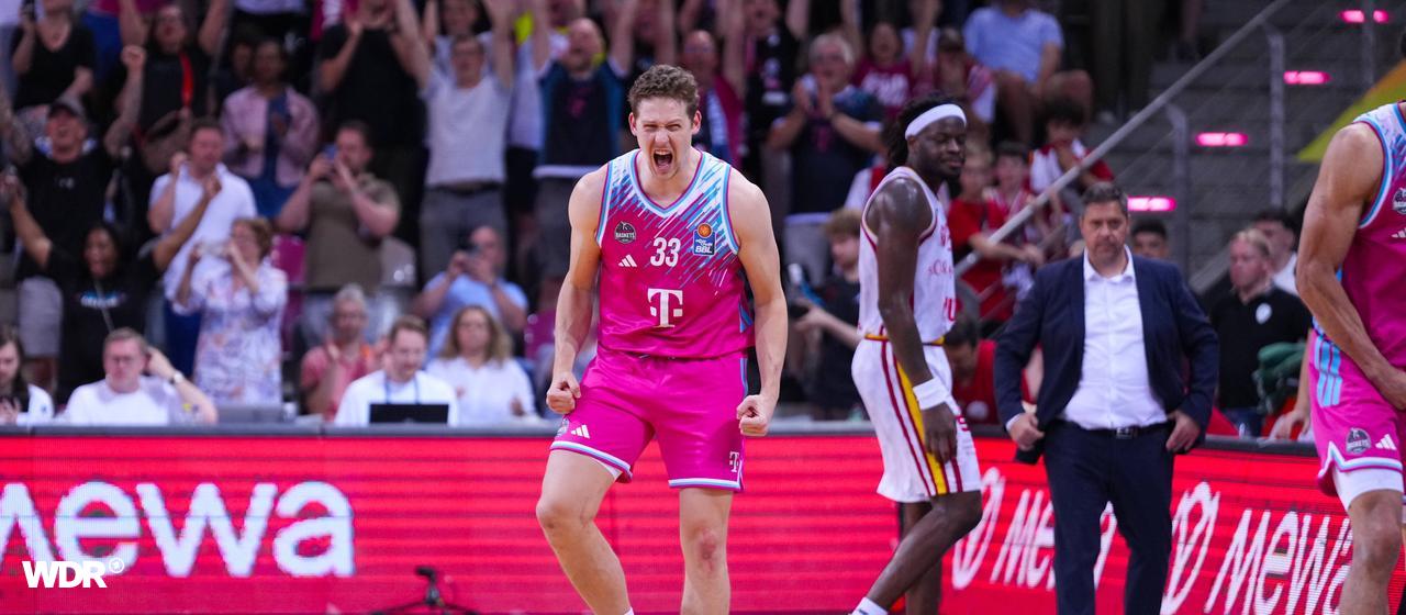 Bonn's Patrick Heckmann celebrates reaching the semi-finals of the playoffs