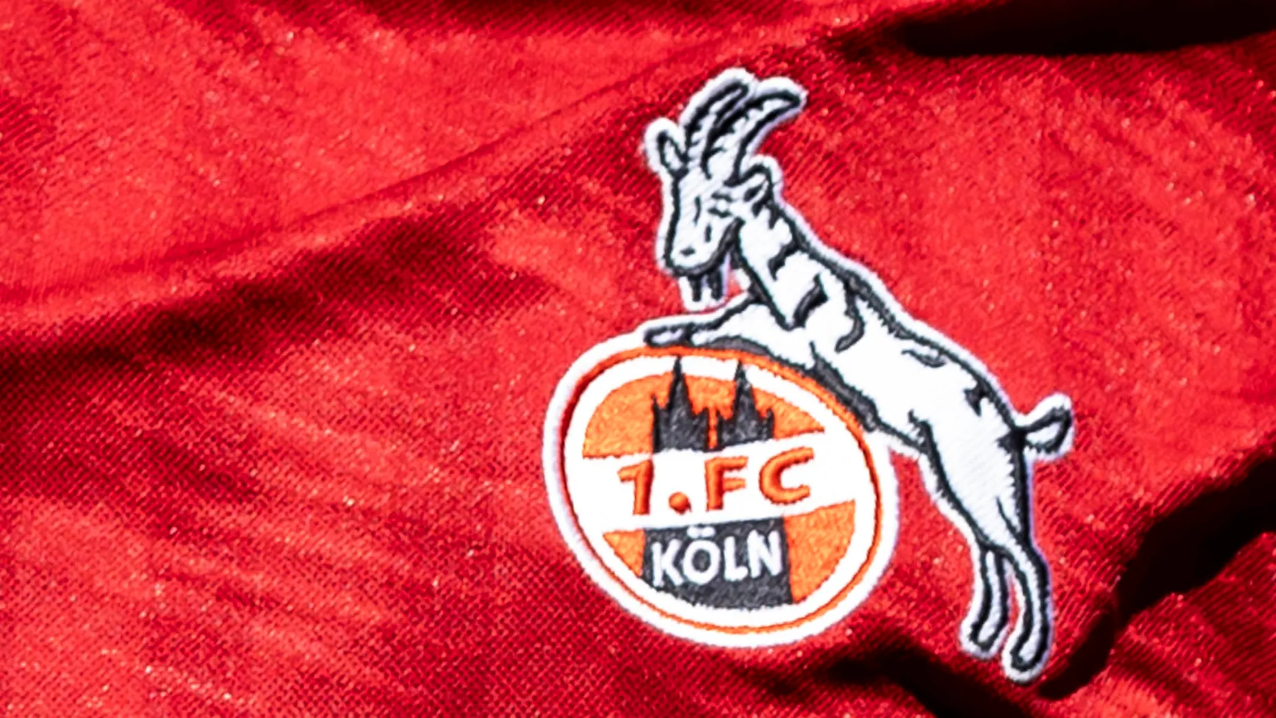 The club emblem of 1. FC Köln: For the new 2026/2027 Bundesliga season, Adidas is once again taking over as jersey supplier from the Danish manufacturer Hummel. The club emblem of 1. FC Köln: For the new 2026/2027 Bundesliga season, Adidas is once again taking over as jersey supplier from the Danish manufacturer Hummel.