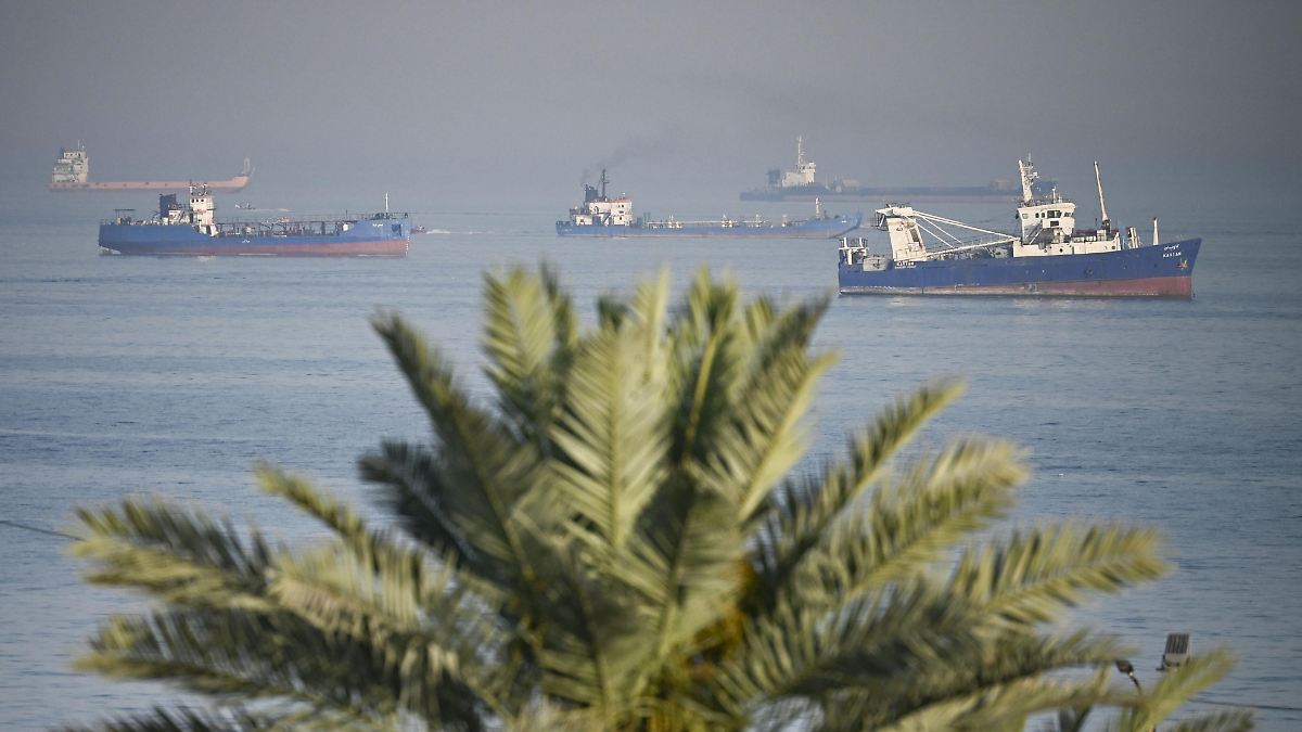 11,000 Sailors Delayed: Hormuz Strait Closed After Ship Attack