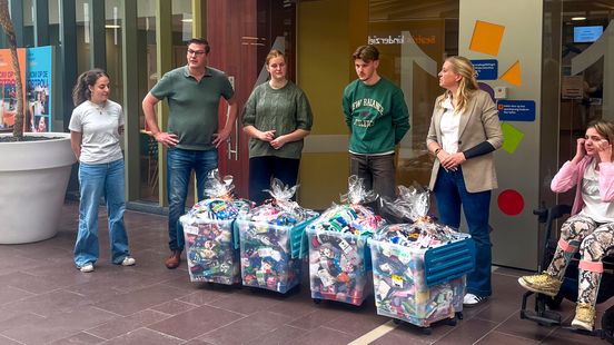 1500 cheerful socks for children’s hospital after Hidde’s death (19)