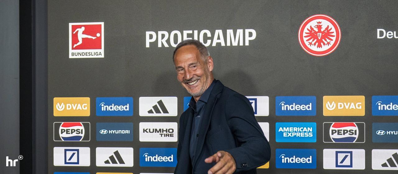 Adi Hütter points towards the journalists at the press conference.