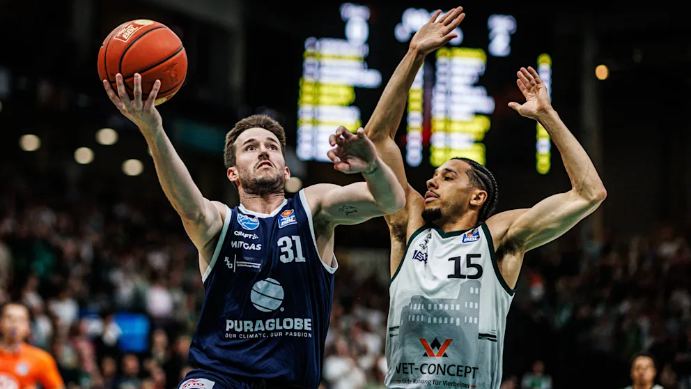 Spencer Reaves (l.) vom Syntainics MBC hatte ganz spezielle Vertragsforderungen