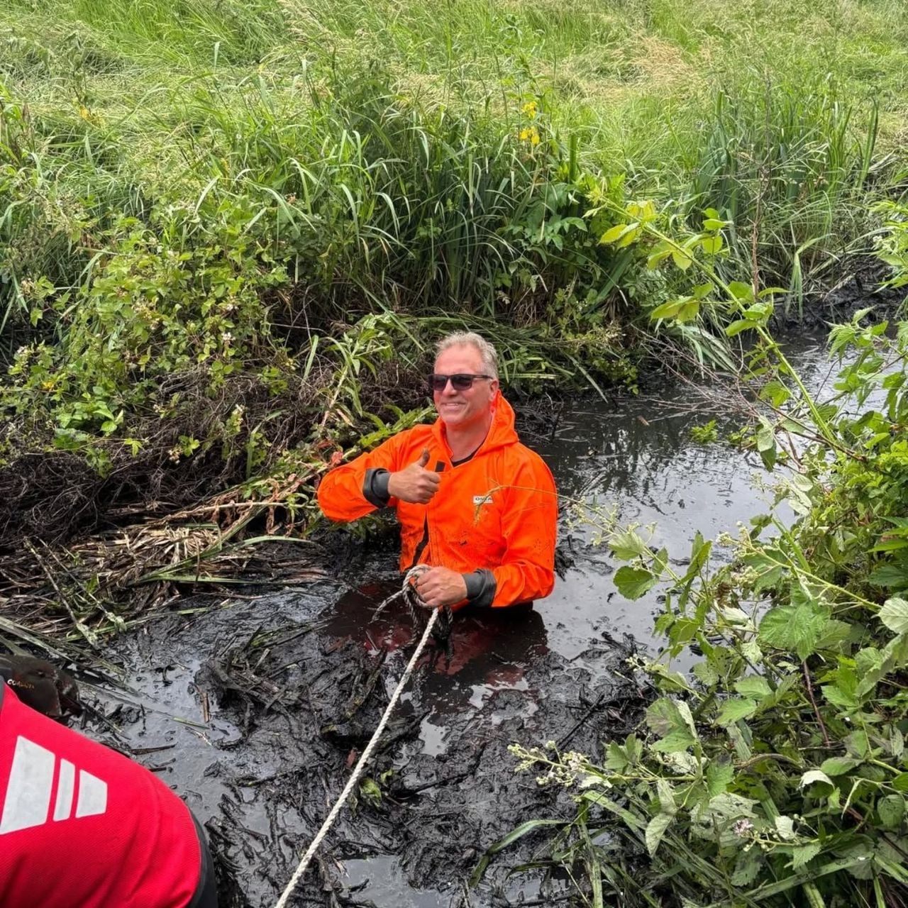 The colleague who had to be rescued himself (photo: Facebook Fire Department Terheijden)