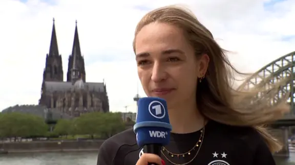 Sophia Kleinherne in an interview
