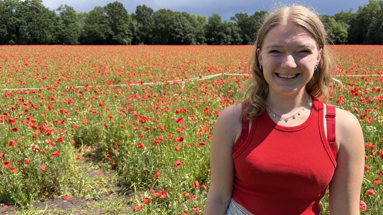 Nienke Verberne has a tattoo of a poppy on her arm (photo: Wilco Zonneveld).