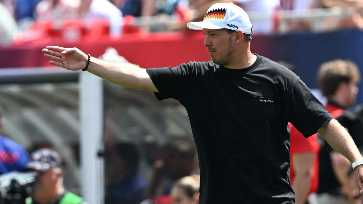 After the break: Nagelsmann all in black with a white baseball cap. After the break: Nagelsmann all in black with a white baseball cap.
