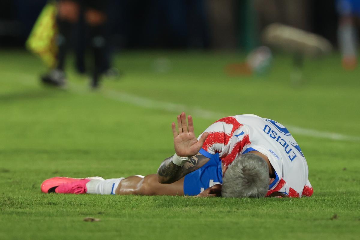 Julio Enciso, on the ground, during the friendly against Nicaragua