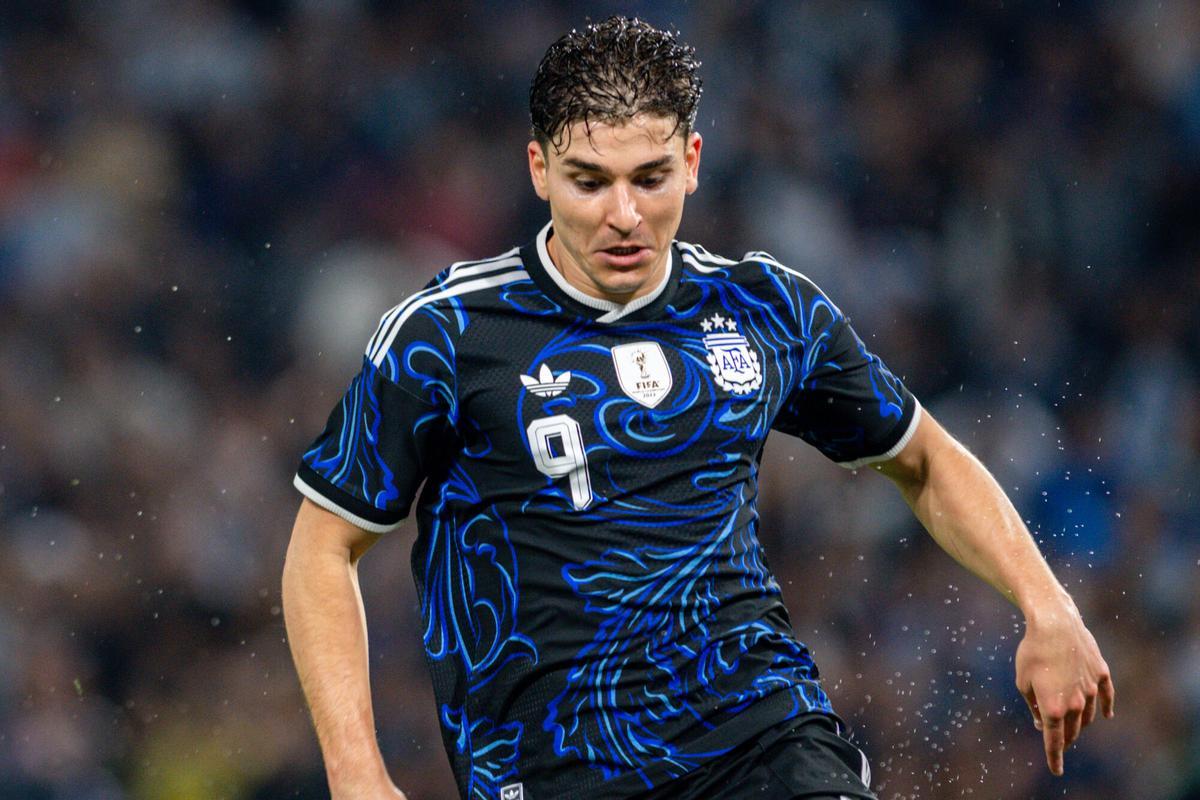 Julián Álvarez, in a match for the Argentine national team