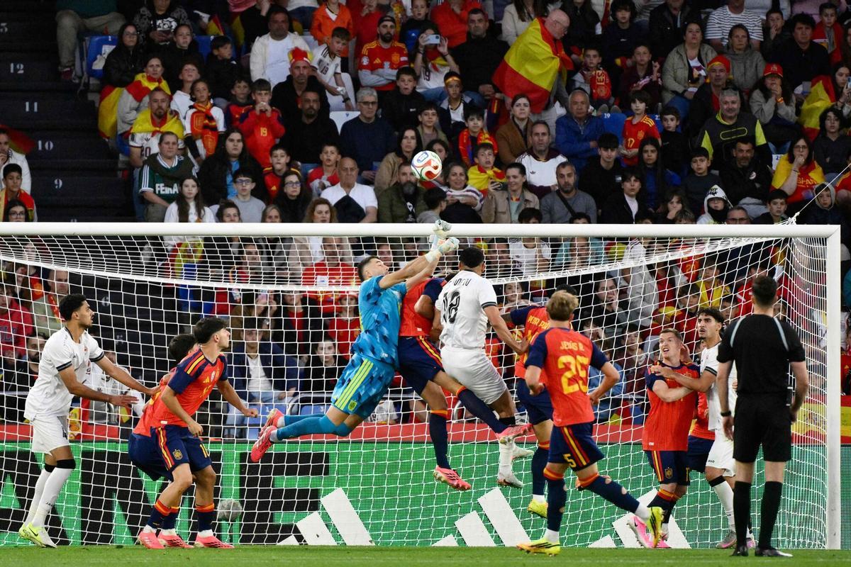 Joan Garcia, during the match against Iraq prior to the World Cup, played in A Coruña.