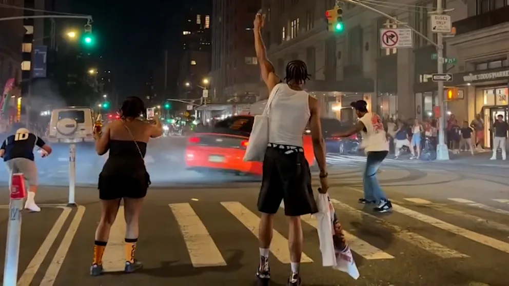 Jubel, Drift & Party: So heftig feiert New York den NBA-Titel der Knicks