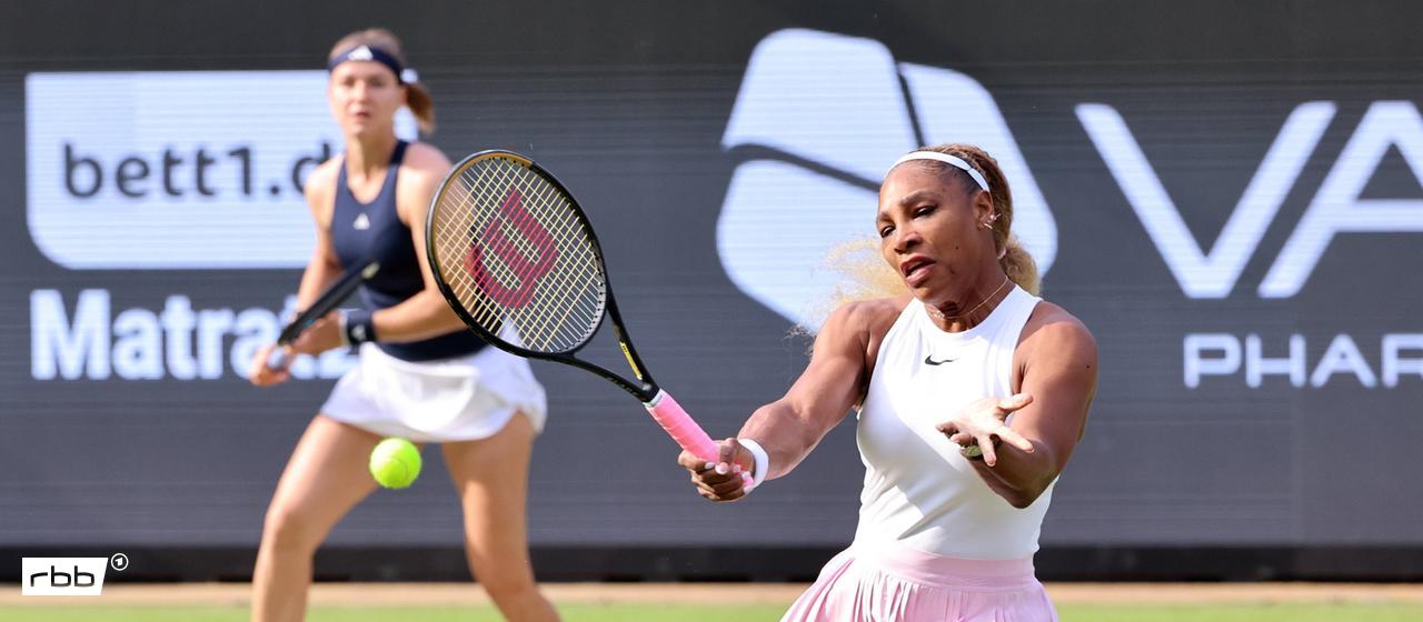 Serena Williams (front) and Karolina Muchowa play in Berlin on June 16, 2026 (Source: imago images/Contrast)