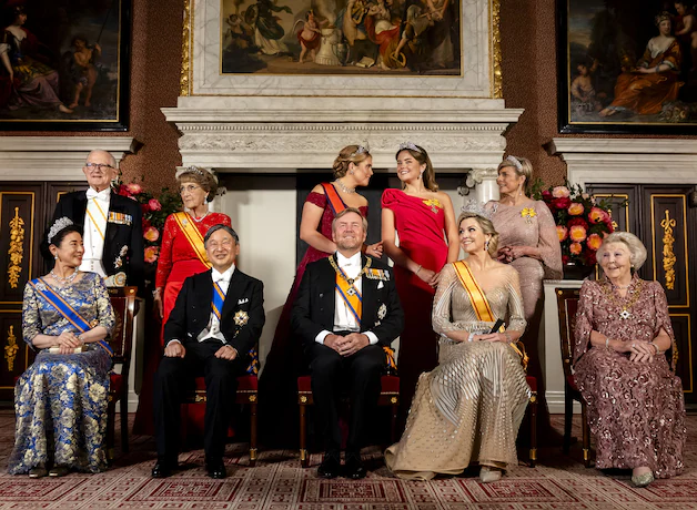 Group photo of King Willem-Alexander, Queen Máxima, the Japanese Emperor Naruhito and his wife, Empress Masako, the princesses Amalia, Ariane, Beatrix, Margriet and Prof. Pieter van Vollenhoven prior to a state banquet in the Royal Palace.