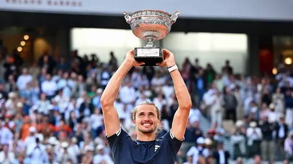 Alexander Zverev lifts the Coupe des Mousquetaires | Witters/Pierre Lahalle Alexander Zverev lifts the Coupe des Mousquetaires