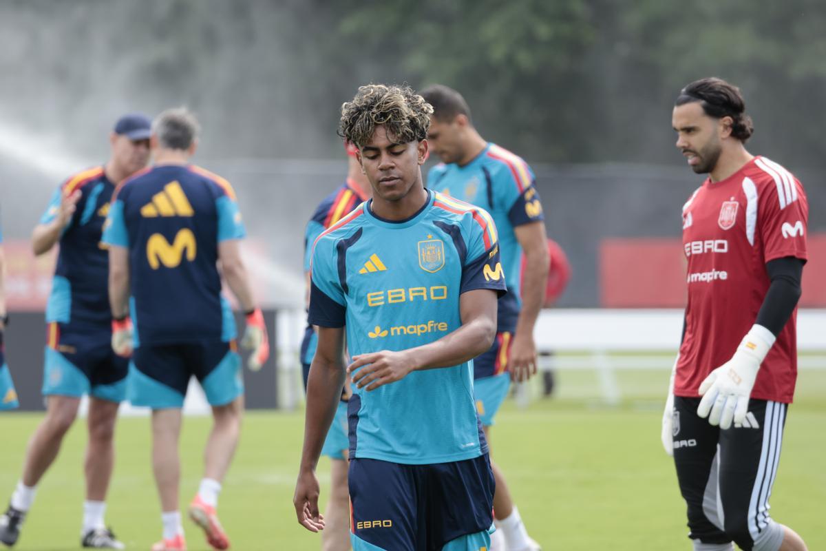 Lamine Yamal, in Spain training
