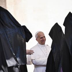 Pope Leo XIV meets with Orthodox priests at the end of the weekly general audience in St. Peter's Square at the Vatican. | Photo:Tiziana Fabi / AFP