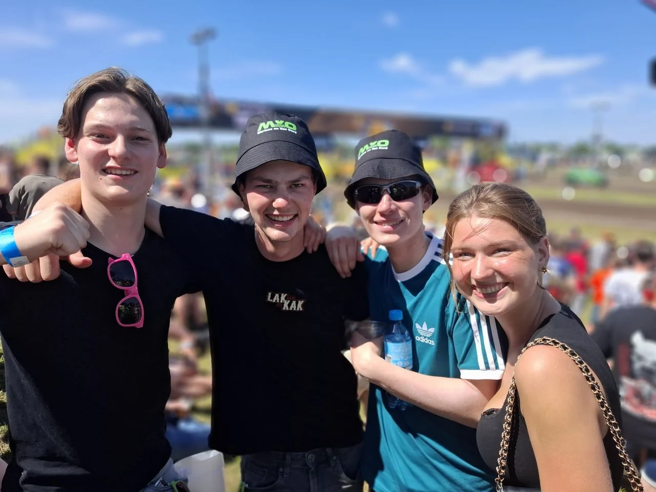 Group of friends enjoying Powerweekend (photo: Leon Voskamp).