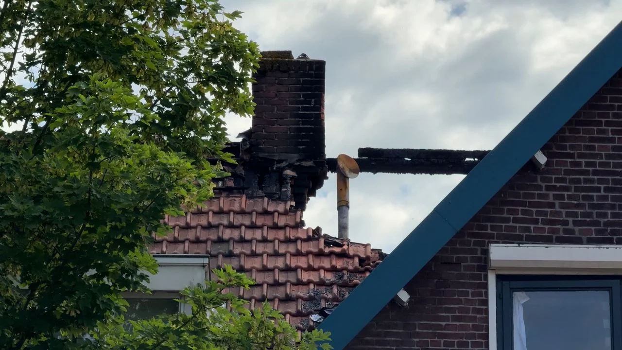 The beam to the neighbors is completely in ash, causing their chimney to be crooked. (Photo: Omroep Brabant).