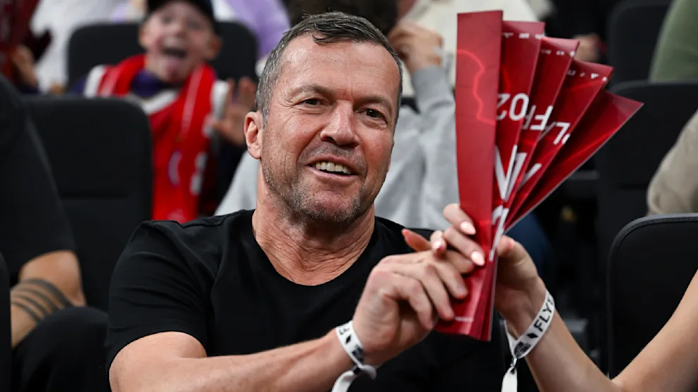 Lothar Matthäus am Rande des Spielfelds im SAP Garden