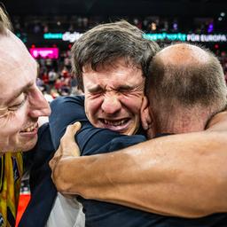 Pedro Calles hugs Marco Baldi and Moses Wood | Image: IMAGO/camera4+