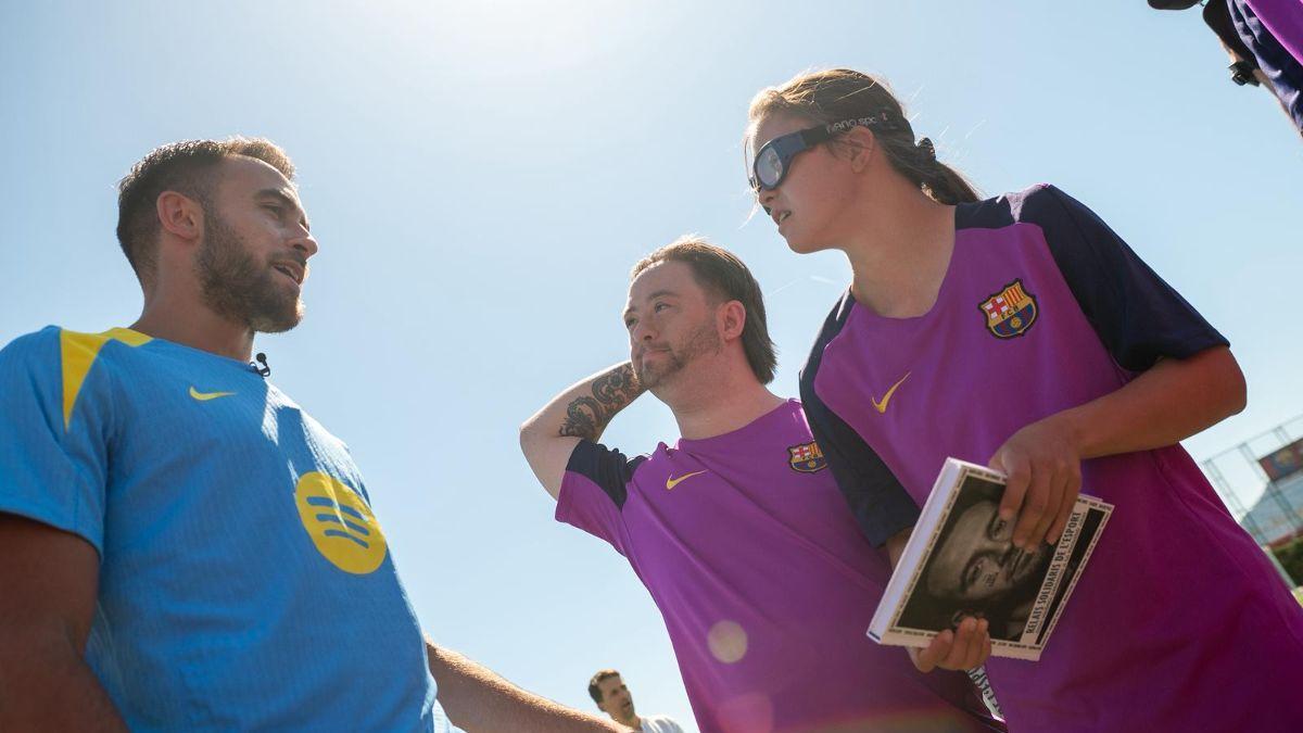 Eric Garcia, on his visit to the Genuine FC Barcelona team