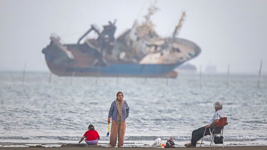 Photo gallery Iranians sitting on Suru beach, in Bandar Abbas, along the Strait of Hormuz. The United States and Iran exchanged attacks