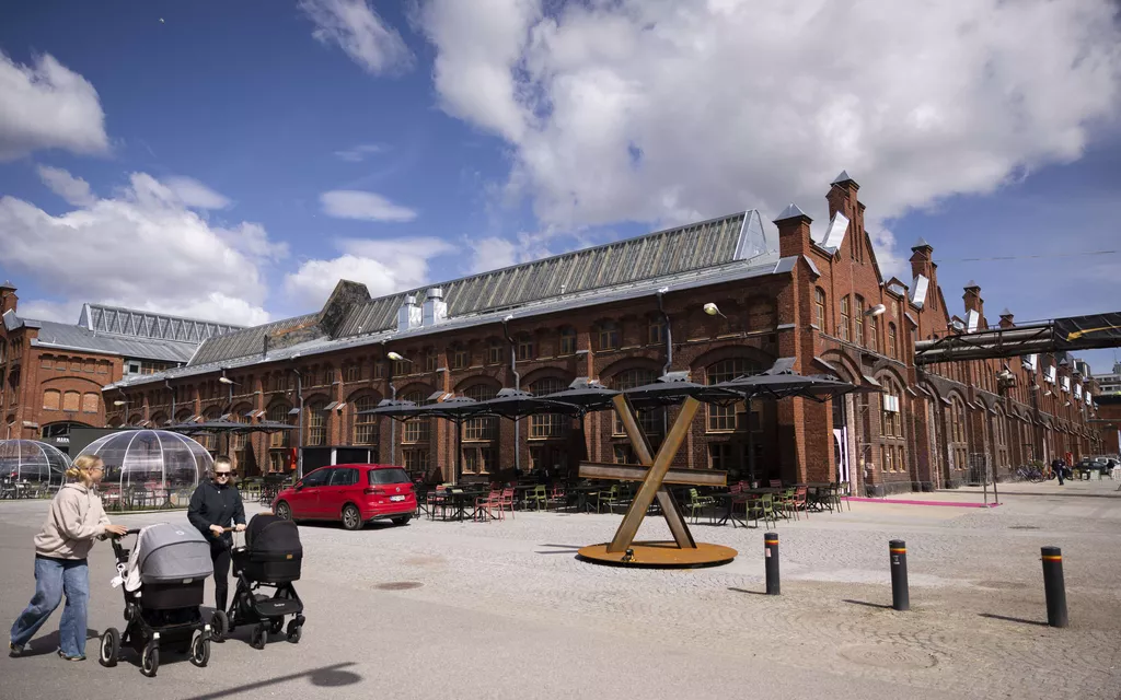 A giant destination opened in Helsinki, where you can freely move around with alcohol in hand