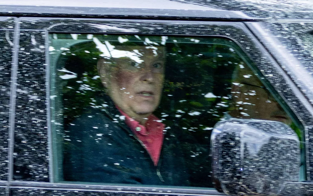 A new photo of Andrew raises doubts