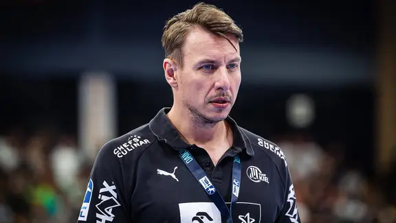 THW coach Filip Jicha after the game in Wetzlar | IMAGO/Oliver Vogler THW coach Filip Jicha after the game in Wetzlar