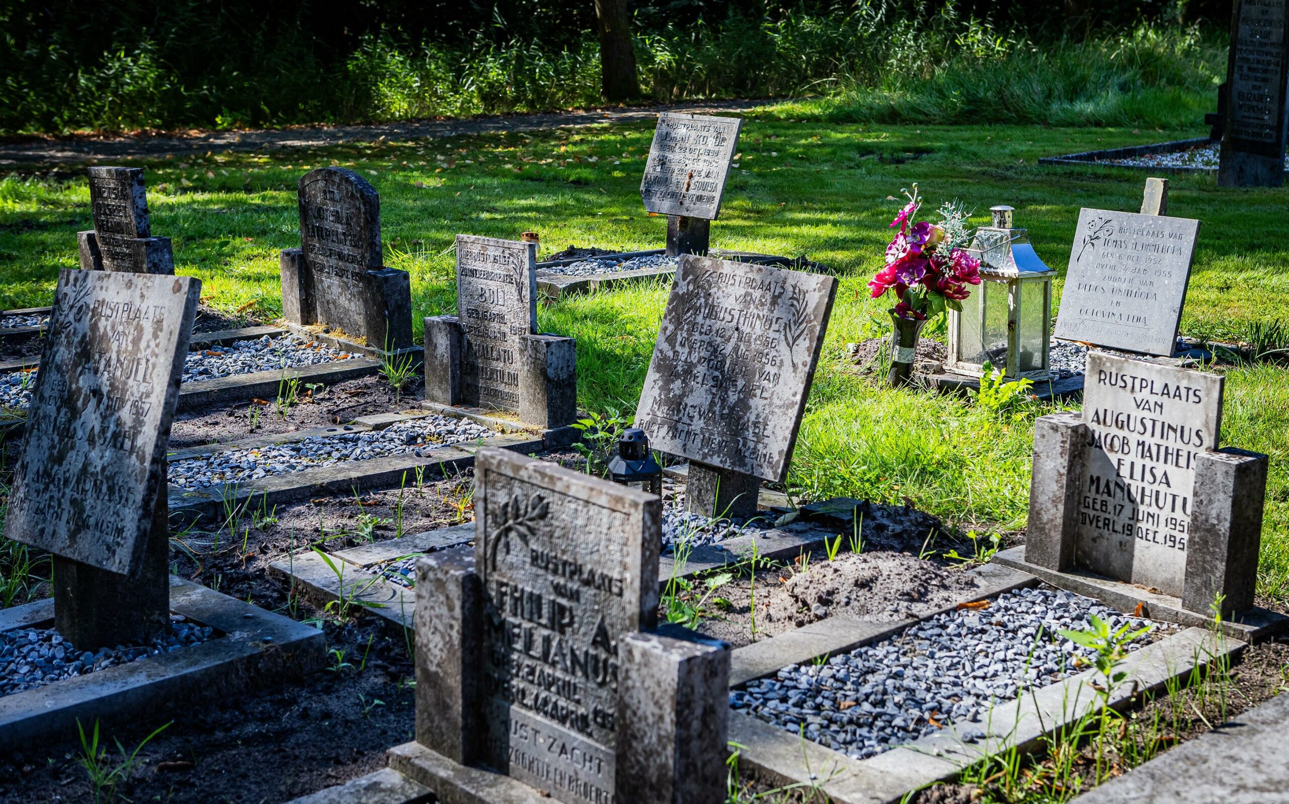 After almost 70 years, the drowned Sara (8) is given a dignified resting place in Finsterwolde