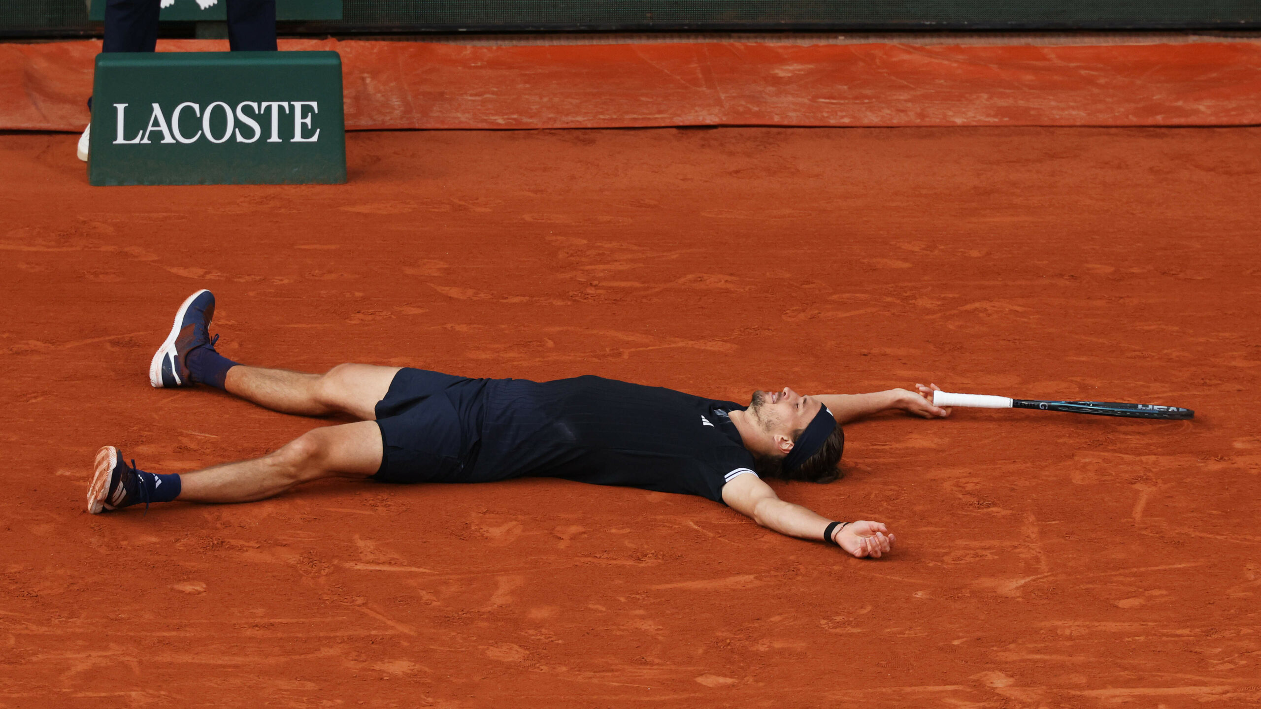 Alexander Zverev beats Flavio Cobolli in thrilling Roland Garros final and takes first Grand Slam title in his career