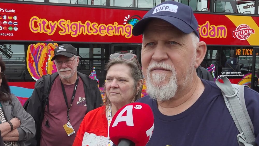 American tourists removed from hop-on-hop-off bus by police: “A drone came in”