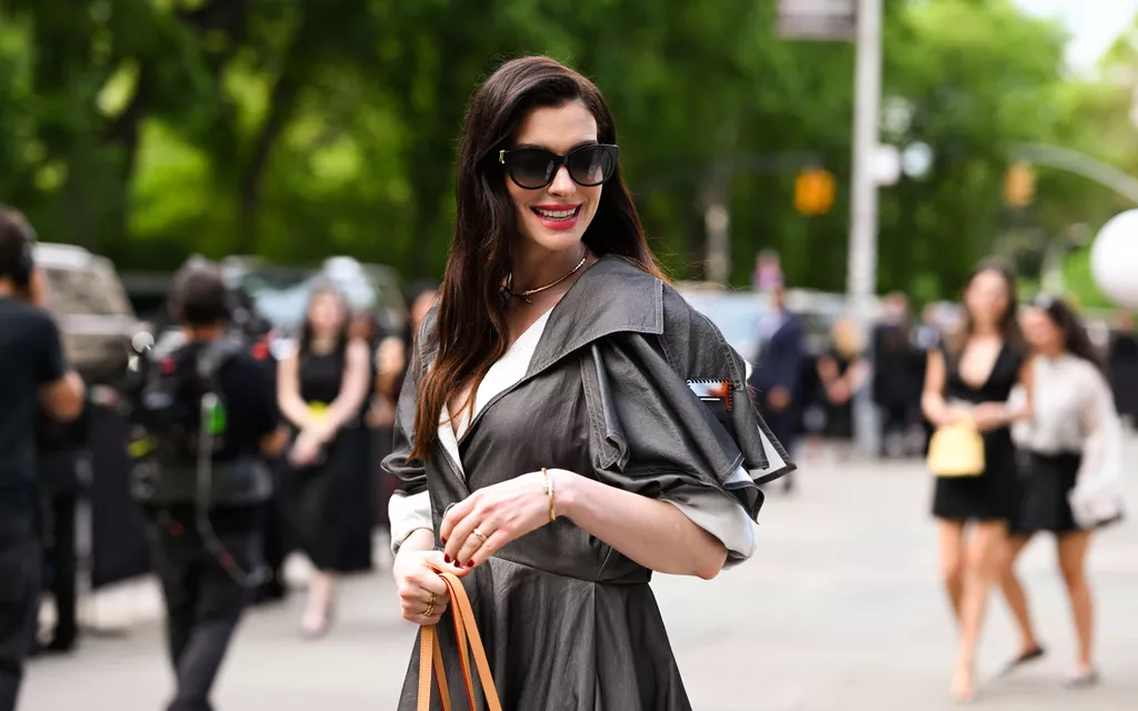 Anne Hathaway is expecting a baby