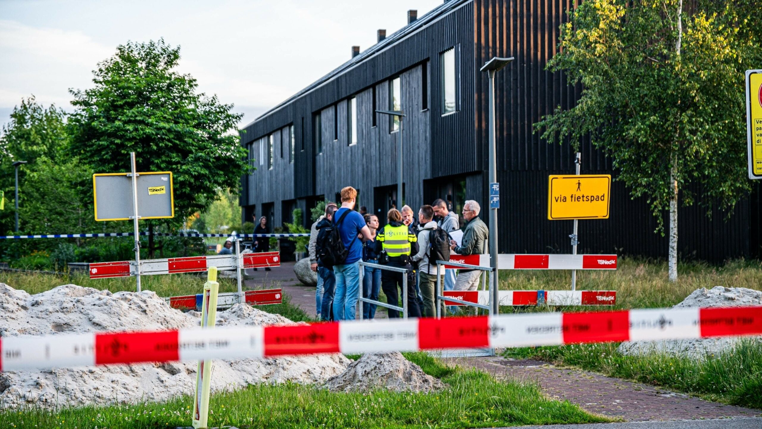 Astonishment in Meerstad after the death of Johan and Mathilda (53), teenage daughter arrested: ‘The dog came out covered in blood’
