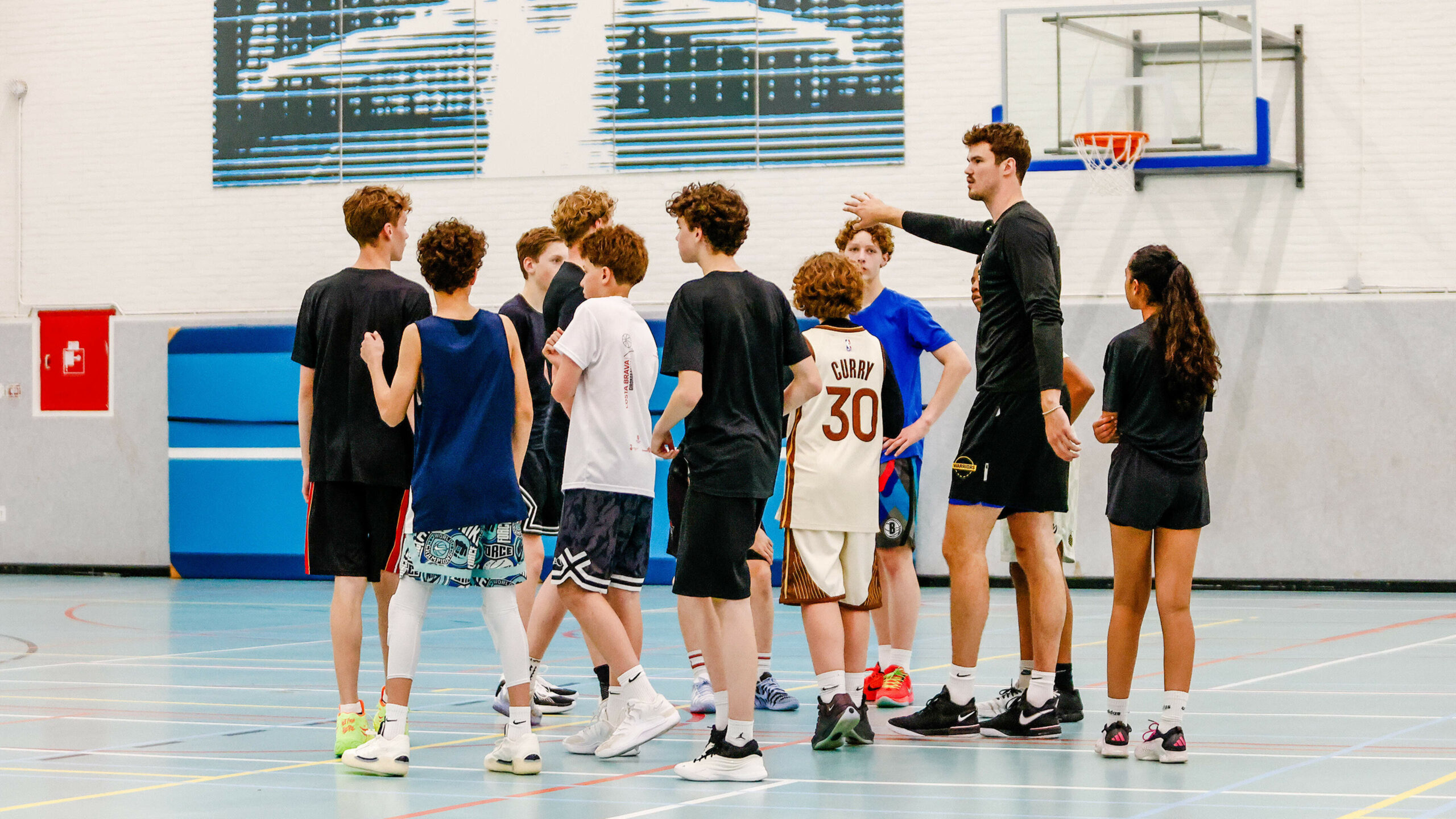 Basketball player Quinten Post is treating hundreds of children to a clinic and is currently awaiting his own NBA verdict