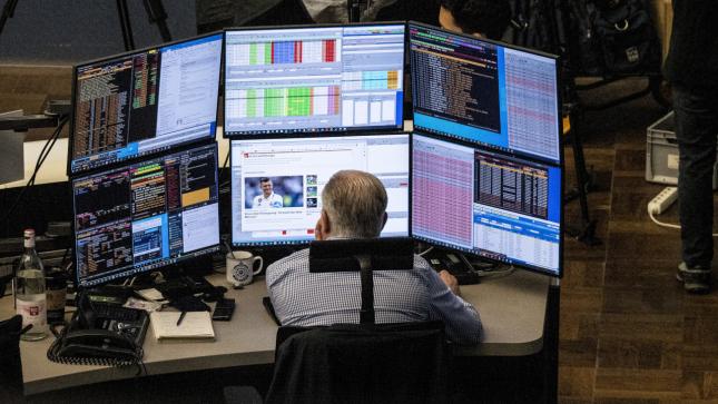 Bayer Boosts DAX: Dow Rises as Tech Stocks Struggle – Gold and Oil Surge
