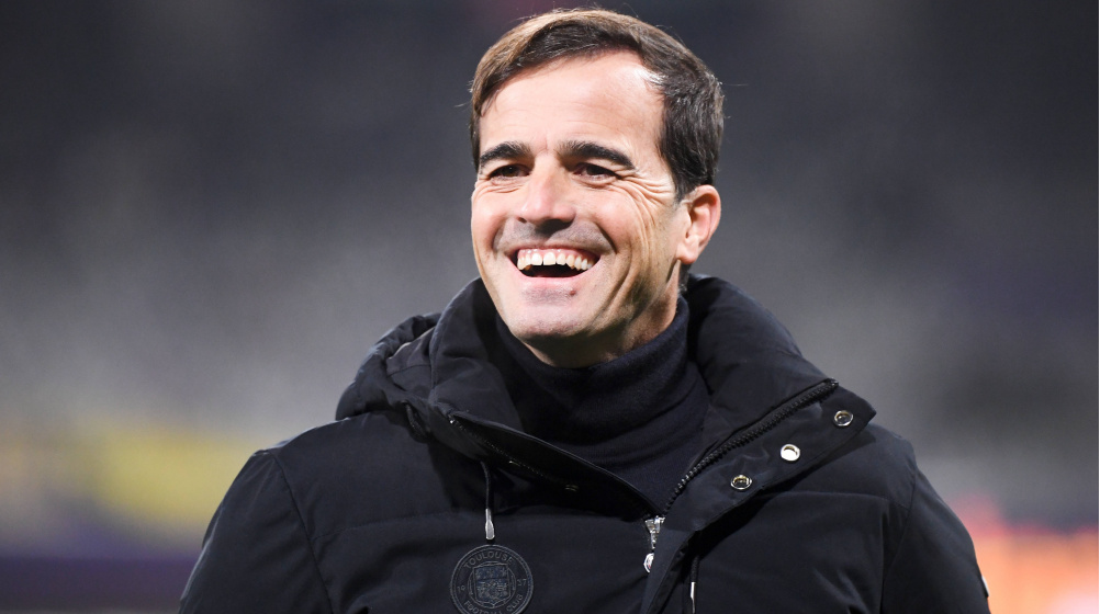 Bayer Leverkusen wants to make Spaniard Carles Martínez their new coach
